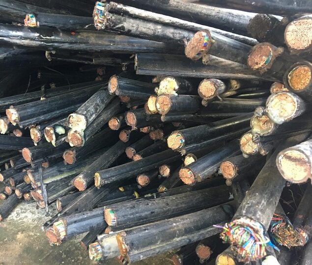 Mua Phế Liệu Hoàng Hiếu chuyên thu mua inox phế liệu giá cao chuyên nghiệp